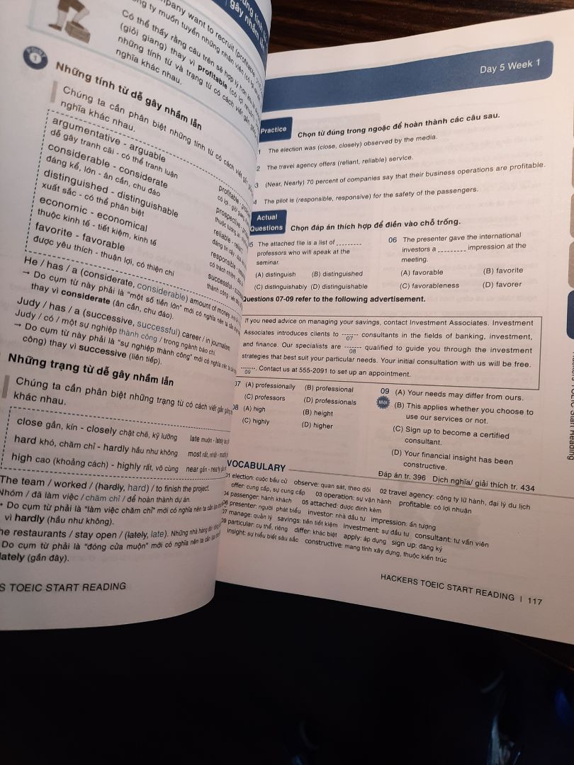 Sách rất dày, chất lượng in rất tốt, đóng gói rất chắc chắn,khi nhận ko bị rách hay có vấn đề gì. Mua combo được tặng kèm thêm bookmark nữa.