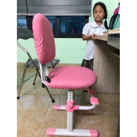 ghế tăng chỉnh chiều cao và có quai đeo như quảng cáo , có bọc đệm ghế tiện vệ sinh