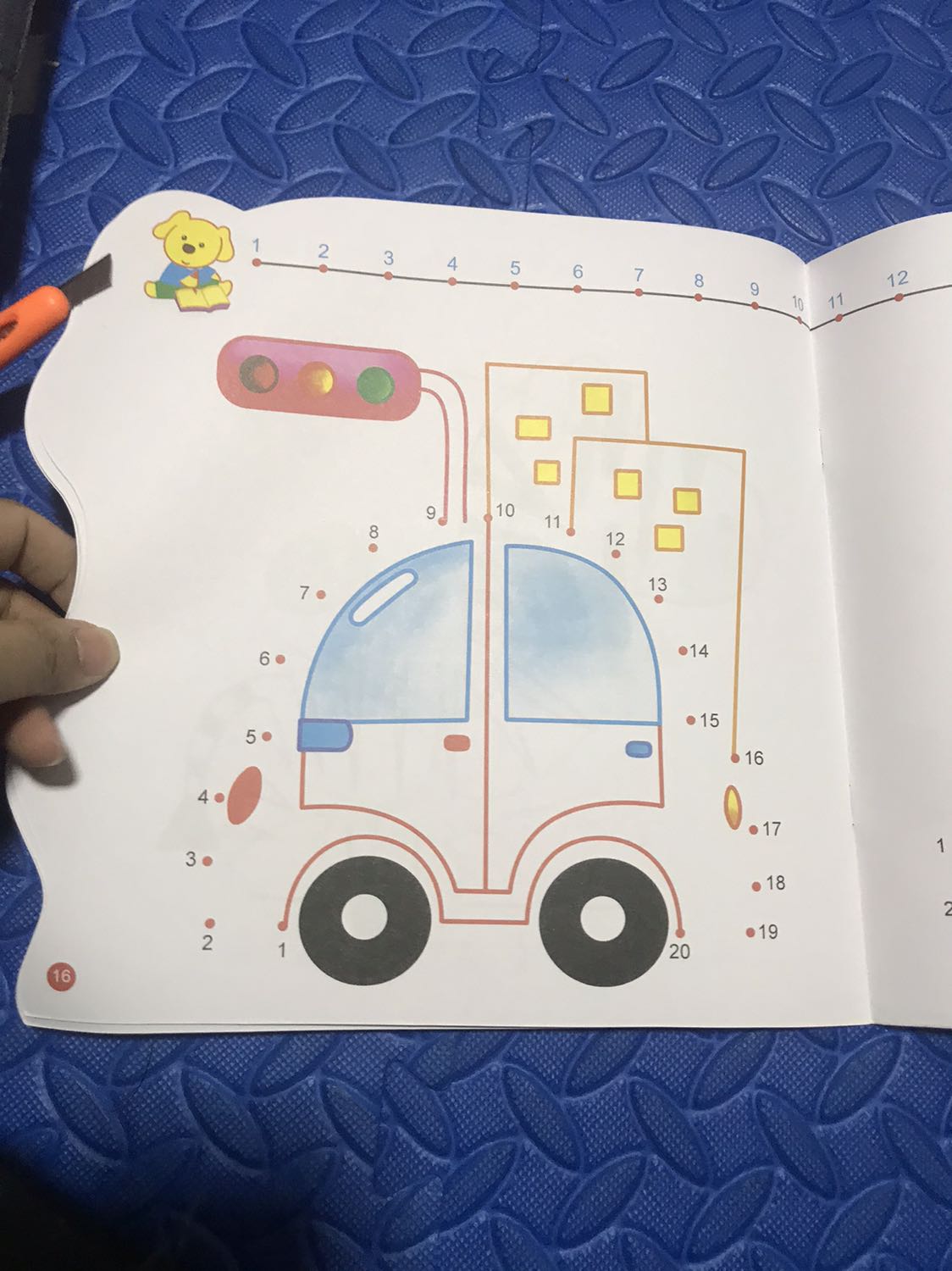 Shop đóng gói cẩn thận. Sách in màu dày dặn. Hình vẽ to, đa dạng và đơn giản trẻ con. Vừa nối hình vừa tô màu. Sale 12k. Bé rất thích