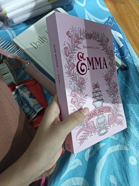 xinh lắm , bìa chất hơi lạ:))) với móp xíu thh