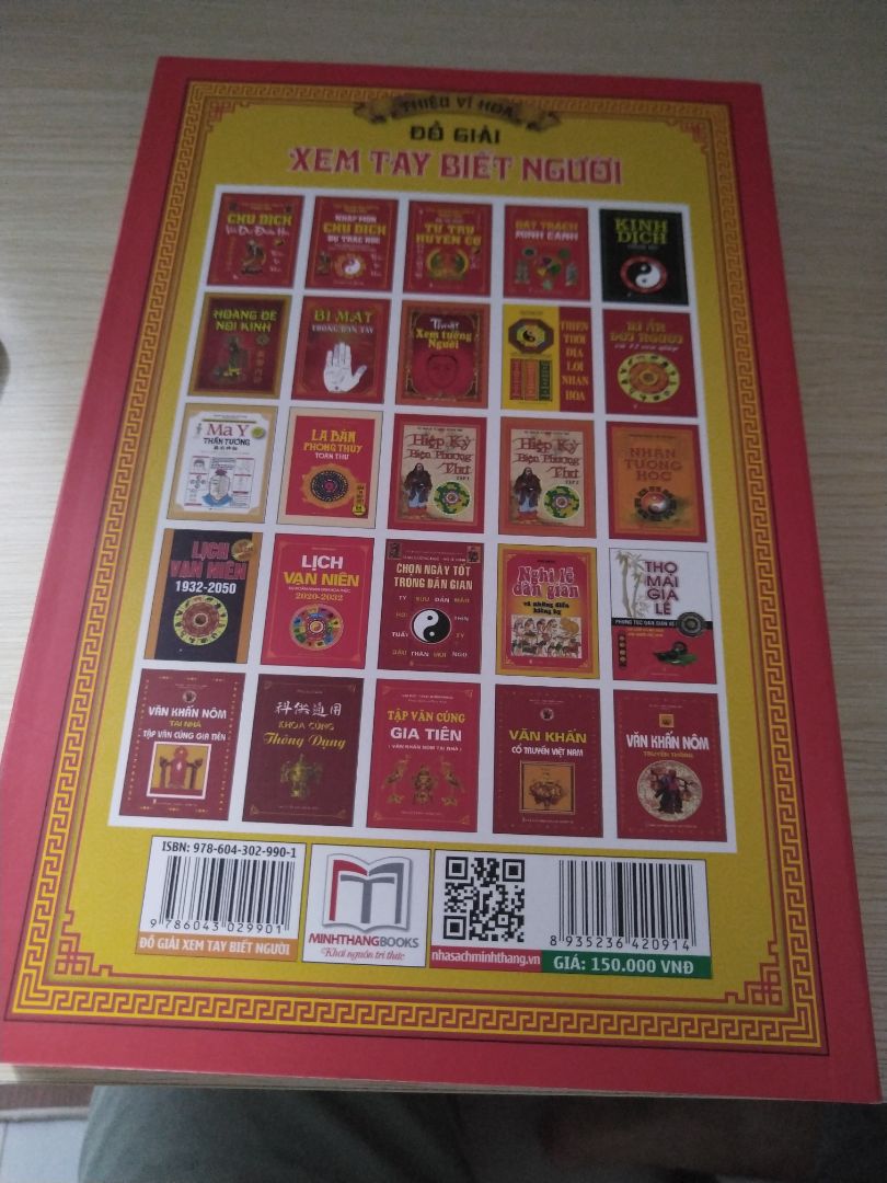 Sách viết về chỉ tay cơ bản, chưa có những vân đặc biệt nhiều