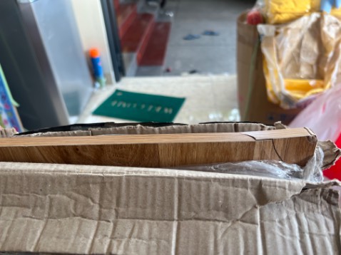 Ban bi nứt 1 góc khui hàng ra mới thấy! Shop đổi lại giùm mình!