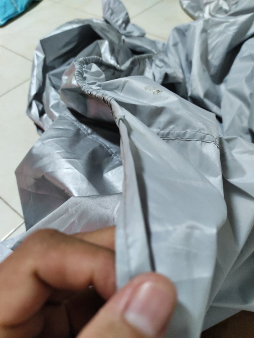 Rất không hài lòng, vì:
-Giao hàng không đúng màu sắc sản phẩm.
-Sản phẩm mỏng dính, sau một đêm sương ướt trong ướt ngoài.