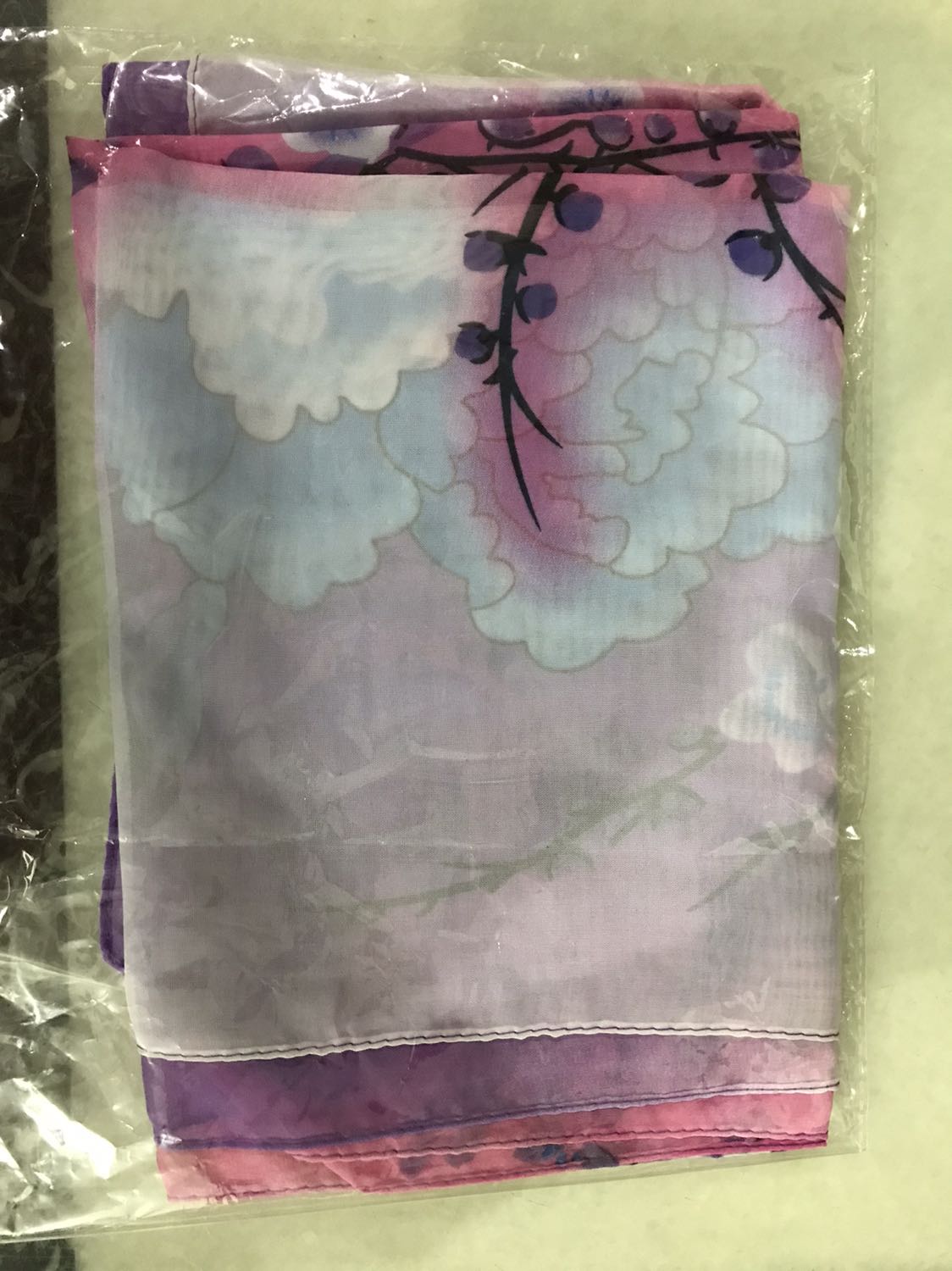 Giap hành nhanh, khăn màu sắc đẹp, chất liệu vải mềm sờ mát tay dễ chịu. Máy điện thoại của mình chụp xấu quá nên up hình nhìn ko như ở ngoài. Đánh giá 5*