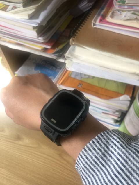 shop giao hàng rất nhanh, nhận hàng m còn bỡ ngỡ chưa biết cách sử dụng shop gửi luôn video hướng dãn kết nối rất nhiệt tình vui vẻ. Lần đầu mua hàng qua mạng mà gặp được shop nhiệt tình như này. Đh m thấy cũng dễ sd, có định vị khá chính xác. Cho con đeo rất ok