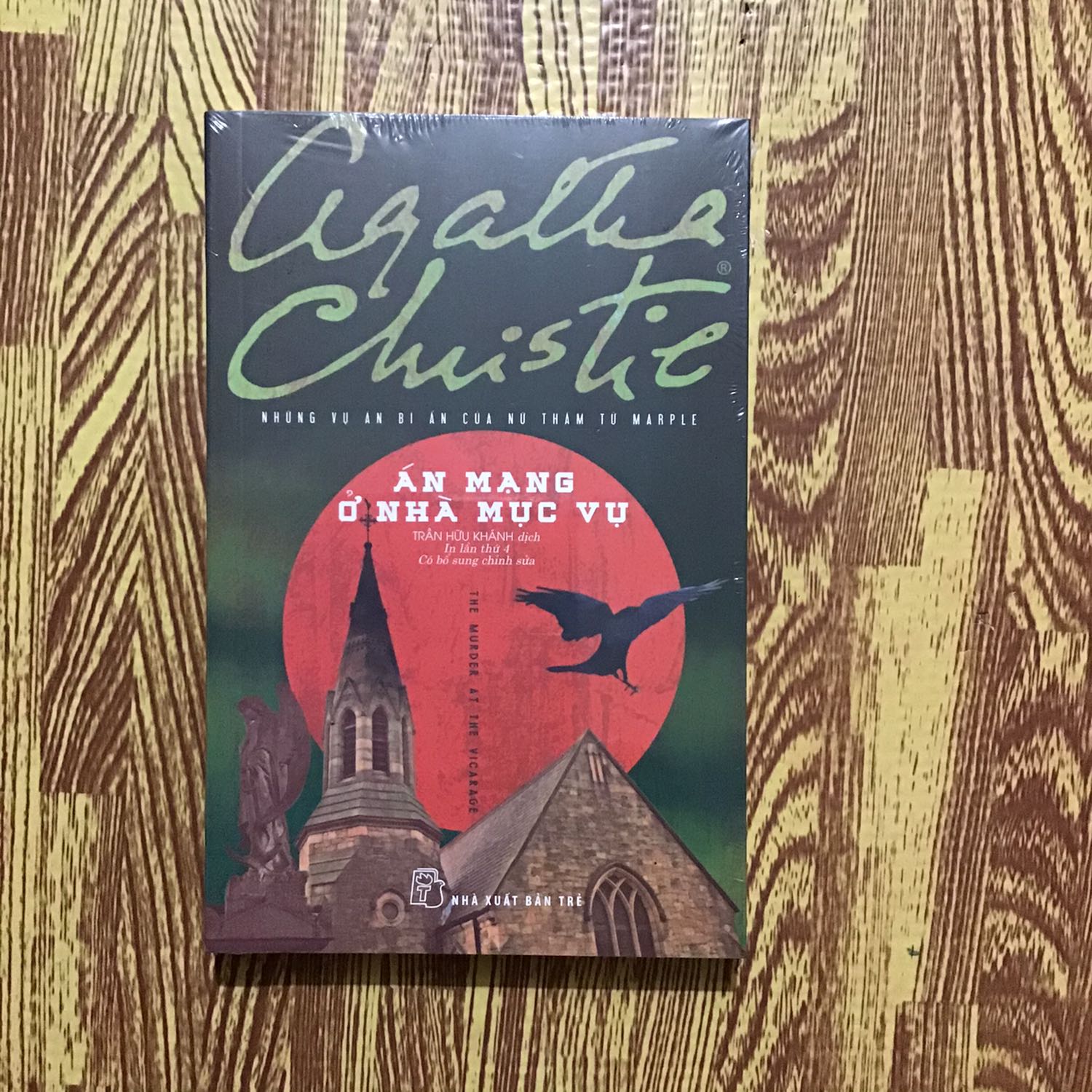 Sách mới,giao hàng nhanh,đóng gói cẩn thận. Tiếc là 1 cuốn mất seal