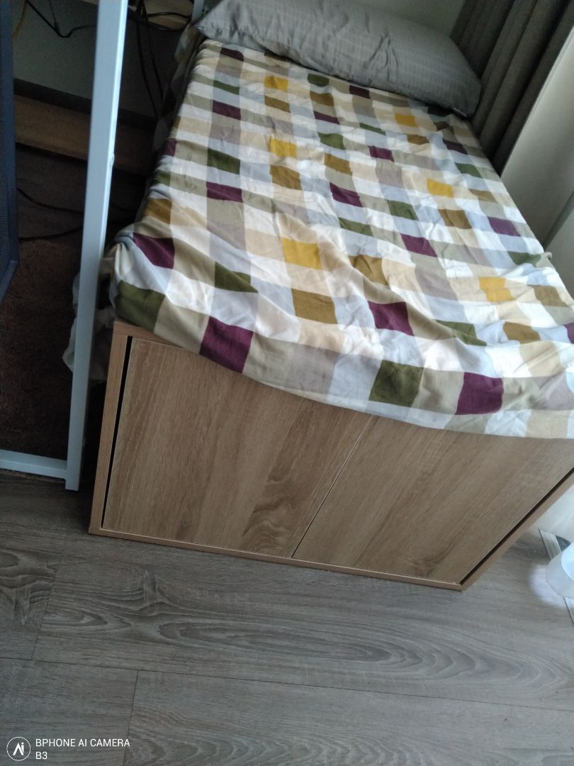 Tủ chất lượng tốt, giá hợp lí. Ai mua vè mà không muốn tự lắp ráp có thể inbox cho shop nhờ lắp hộ như mình (có tính phí). Tủ có nhân viên lắp nên vuông vắn chắc chắn, có thể nằm hoặc ngồi thoải mái. Vừa giải quyết được không gian để chứa đồ vừa thành góc để ngồi/nằm đa công năng.