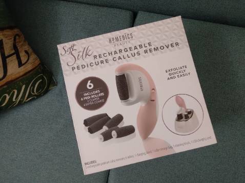 Vừa nhận hàng cơ mà hơi bị bất ngờ vì hộp khá to, 6 đầu mài lận. Cảm giác cầm chiếc máy rất chắc tay, nhựa của vỏ cầm rất thích. Dùng thử 1 thời gian để xem độ bền thế nào.