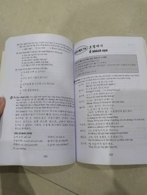 Nhà bán đóng gói tốt và vận chuyển rất nhanh. Sách viết dễ hiểu, phù hợp cho người mới học vỡ lòng. Chắc phải mua thêm vài đầu sách ngôn ngữ khác học mới được. Học rất vui.