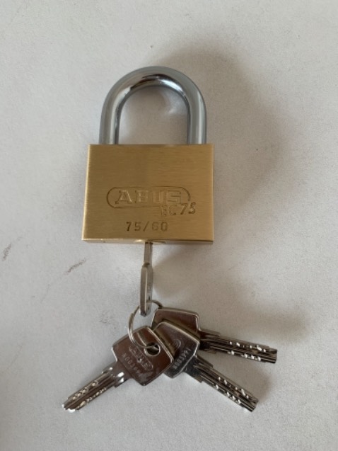 Khoá tốt, đóng gói vuông vắn cẩn thận. Tôi sẽ mua hàng ở Donatha khi có nhu cầu.