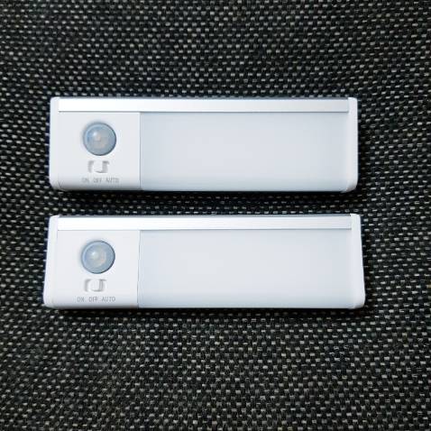 Đèn rất xinh xắn, vật liệu tốt, thiết kế 3 công tắc tiện lợi. Cảm ứng khá nhạy, ánh sáng màu vàng dễ chịu, pin lâu hết, ít phải sạc. Nhà bán gửi hàng siêu tốc và còn freeship nữa. Đã mua đến cái thứ 4 rồi. 😍