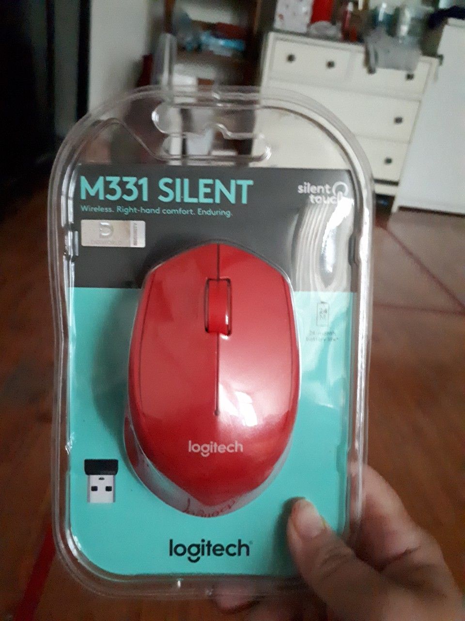 giao hàng nhanh, đẹp, chất lượng, chuột không có tiếng động, rất êm tay