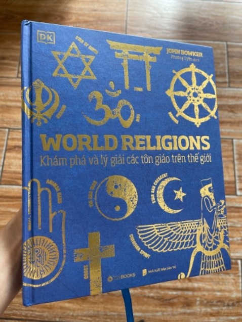 Các trang sách Bên trong bị nhăn do thấm ẩm, nhắn tin mà shop không phản hồi