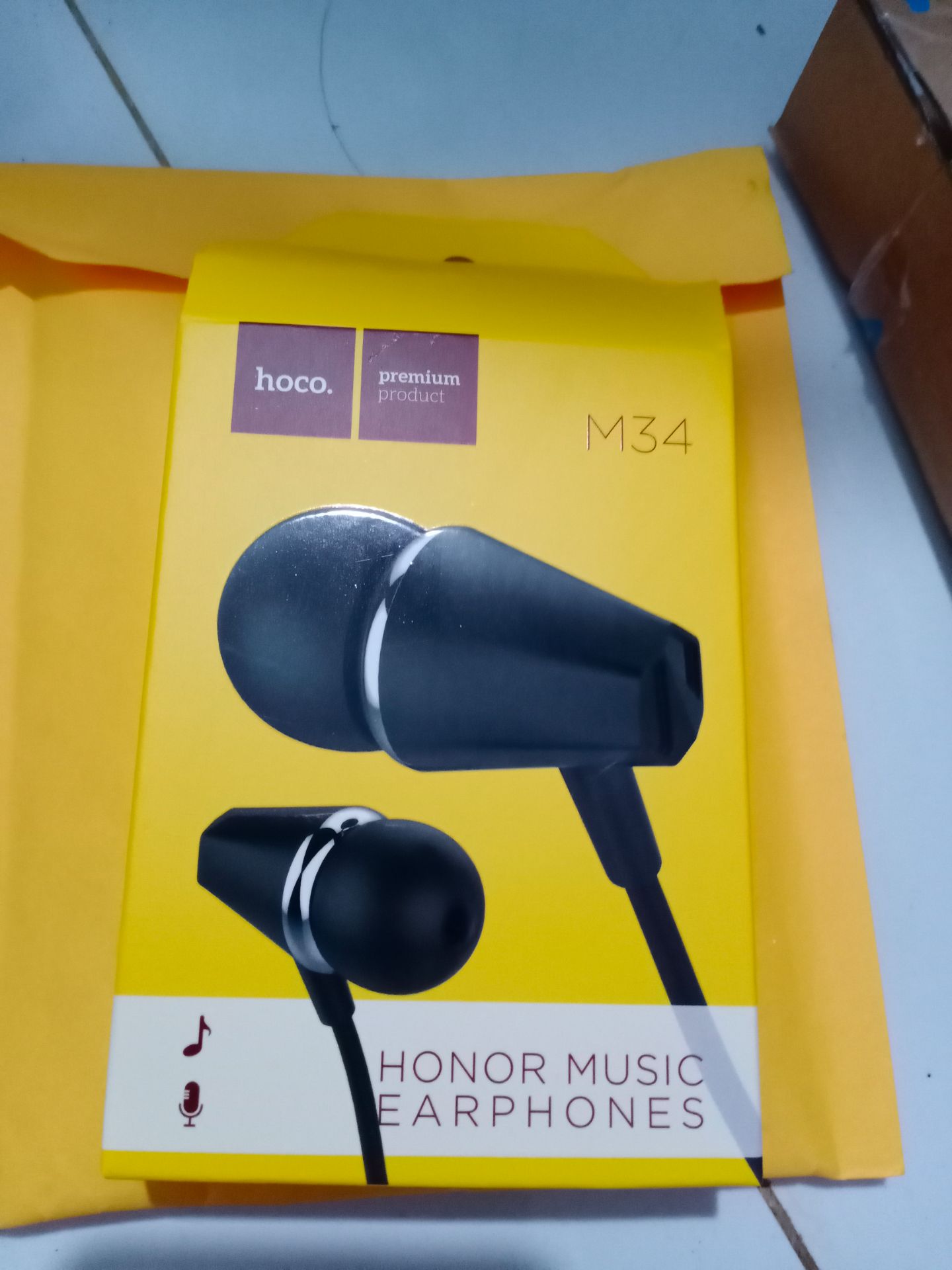 Lần đầu mua hàng trên mạng, mà thấy sản phẩm giá hơi rẻ nên cũng không tin tưởng lắm mà chất lượng thật bất ngờ, giao trước 2 ngày, nghe khá tốt không tai nào bị hư hỏng hay không nghe được, nghe nhạc 8D cũng khá tốt, khuyên mọi người nên mua ☺️☺️☺️