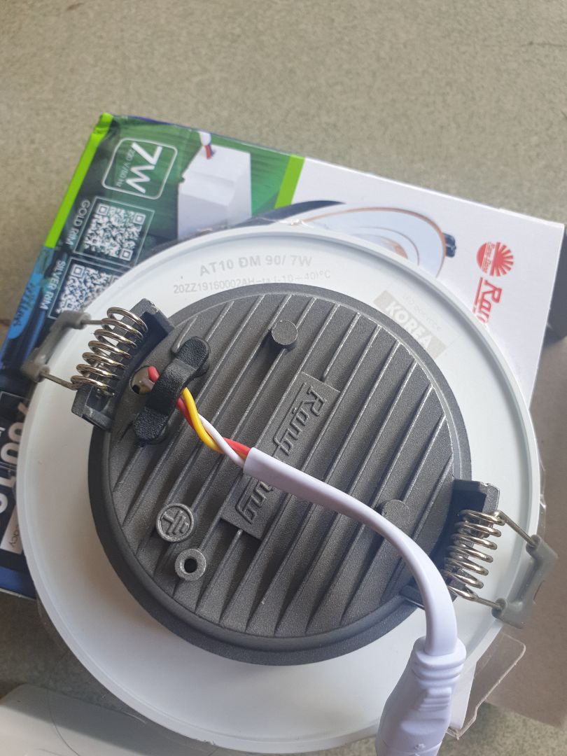 đăng ký mua đèn âm tran 9w, shop lại giao 7w, mong đổi lại nhé