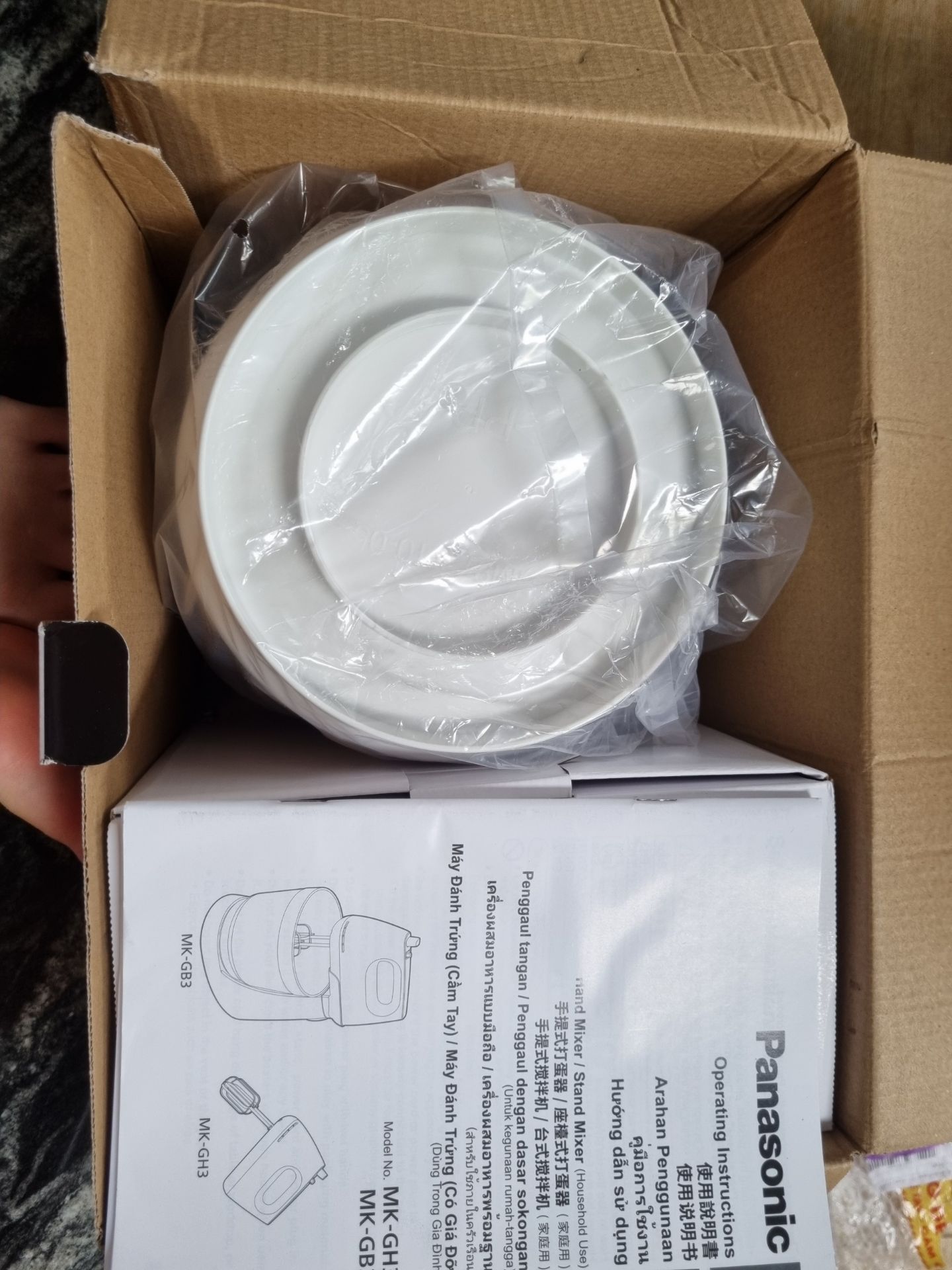 Sản phẩm được đóng gói cẩn thận. Sản phẩm không bị bể hay trầy xước. Giao hàng nhanh chóng.