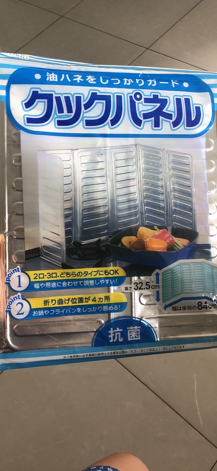 Sản phẩm ok như hình ảnh, mà “mong manh dễ vỡ” quá. Y như miếng giấy bạc cuốn nướng cá ở nhà được gấp thành khung.