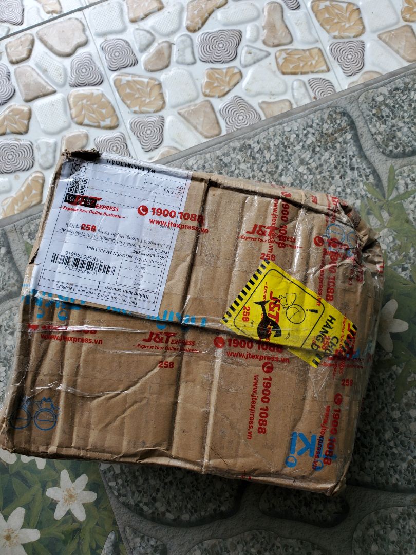 Tiki giao hàng chán thật, đặt mua nếp để gói bánh chưng trước tết mà sau tết mới giao, giao trễ mà cứ như là việc hiển nhiên vậy không có bất kì thông báo nào cho khách hàng.