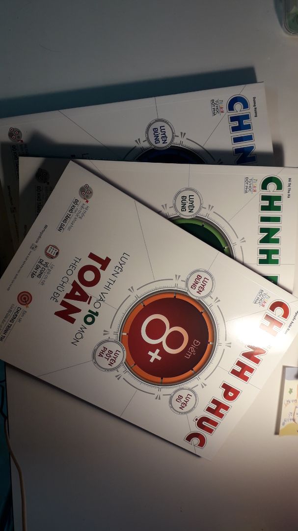 Sách cực đẹp,chắc chắn,mình đang ôn thi tuyển sinh vào 10 nên mua quyển này về học,giao hàng nhanh thần tốc luôn,tối hôm qua mình đặt mà trưa nay đã nhận được hàng rồi?