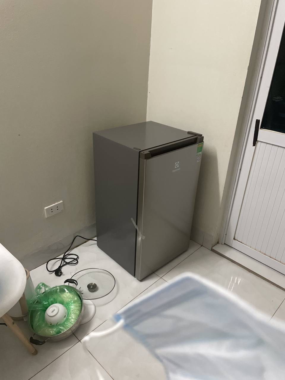 Shipper giao hàng nhưng ko vận chuyển lên tầng cho khách hàng. Mặc dù mua vc bằng tikipro. Shiiper bảo sợ mất xe nên ko vác lên tầng cho kh