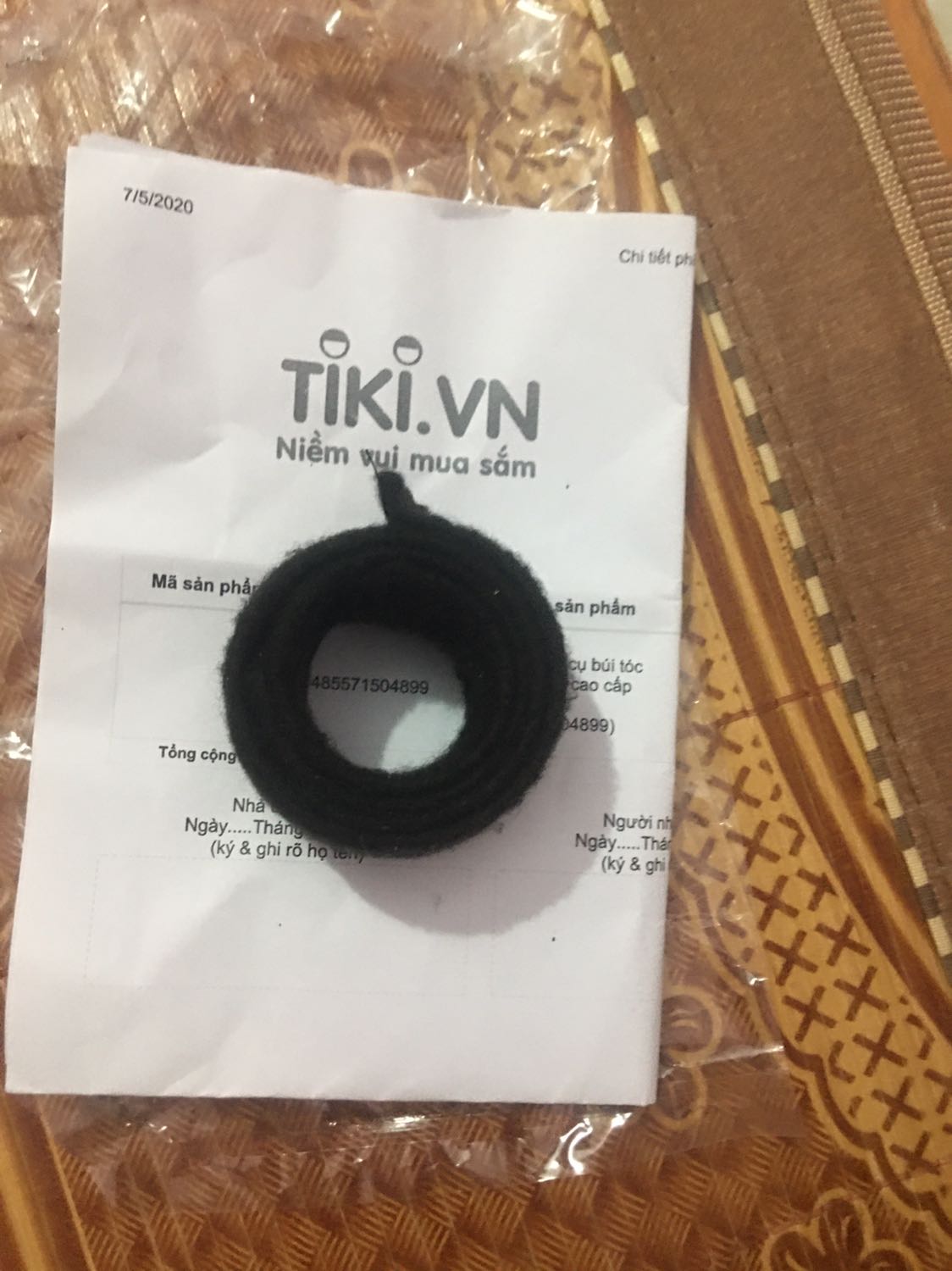 Không hài lòng. Bộ 2 dụng cụ búi tóc mà nhận thì được 1 cuộn rất khó dùng. Đúng là mất tiền oan.