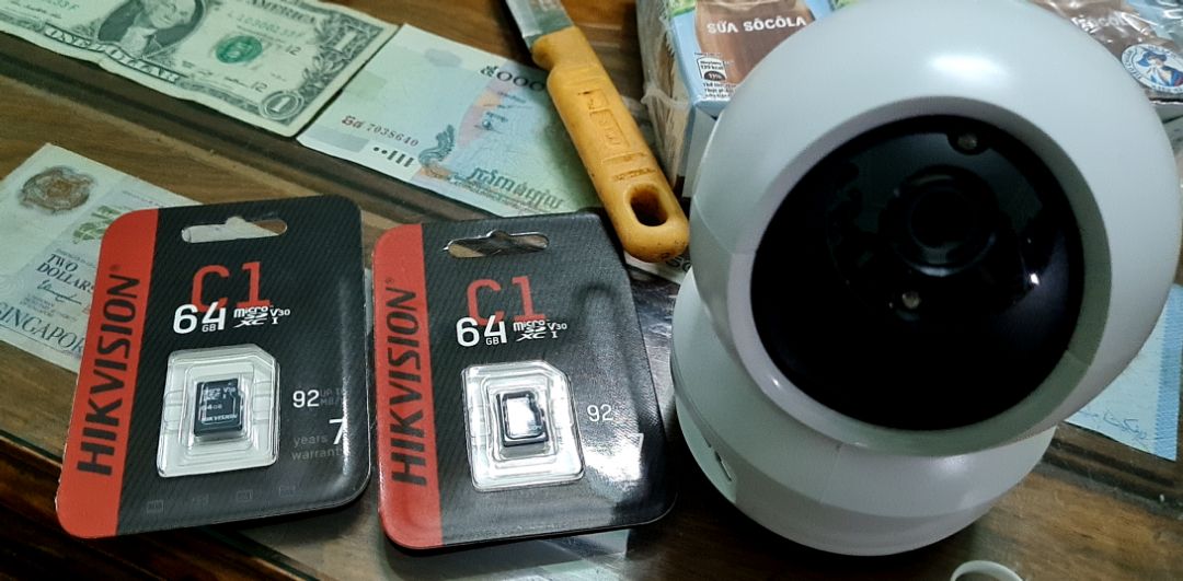 Lúc đầu Hơi thất vọng khi *** thử hình ảnh kém nét xa so với cái mua ở FPT cùng độ phân giải 2k, tuy nhiên sau khi bóc cái băng keo trong dán Cam ra thì đã rõ hơn rất nhiều. Cho 5 Sao nhé, sẽ còn mua thêm cho shop, mua thẻ nhớ ở đây hoài.