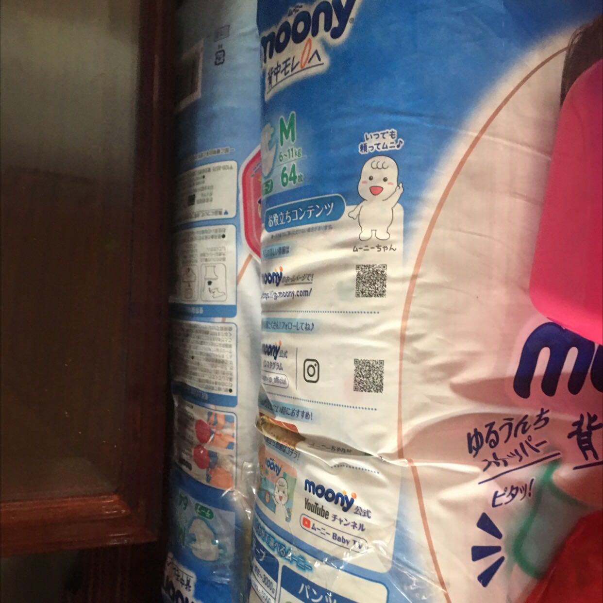 Giao hàng quá lâu, đặt hàng từ 8/8 đến 22/8 mới nhận được hàng. Thêm chuyện mua tã kèm quà tặng mà tã tới nơi rồi mới tiếp tục đóng gói quà tặng chuyển cho khách hàng sau. Nên xem lại cách sắp xếp sản phẩm và quà tặng đến 1 lượt vừa giảm phí vận chuyển vừa khỏi mất công khách hàng nhận hàng nhiều lần gặp thêm đang dịch bệnh, hạn chế tiếp xúc