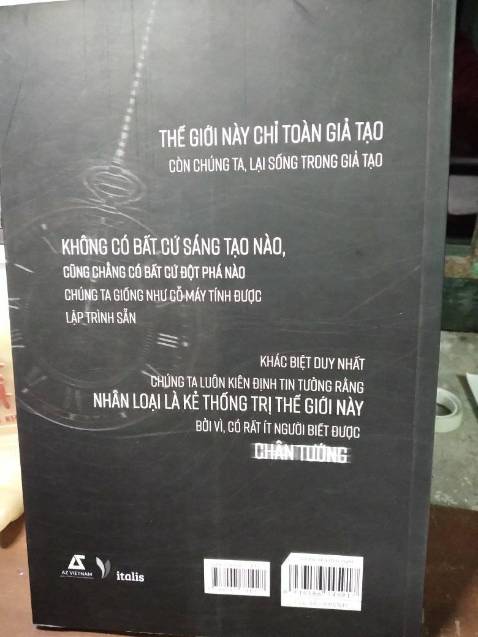 Đây là lần đầu tiên mà mình mua truyện gặp tình trạng như vầy... cầm quyển sách mới trên tay mà đau lòng. Quyển sách như kiểu để bị để trong góc nhiều vết trầy xước, góc trên sách còn có nhiều vệt đen bụi bẩn. Mong tiki cải thiện lựa chọn sách kĩ càng trước khi giao cho khách. Sách mới mà buồn thật sự.