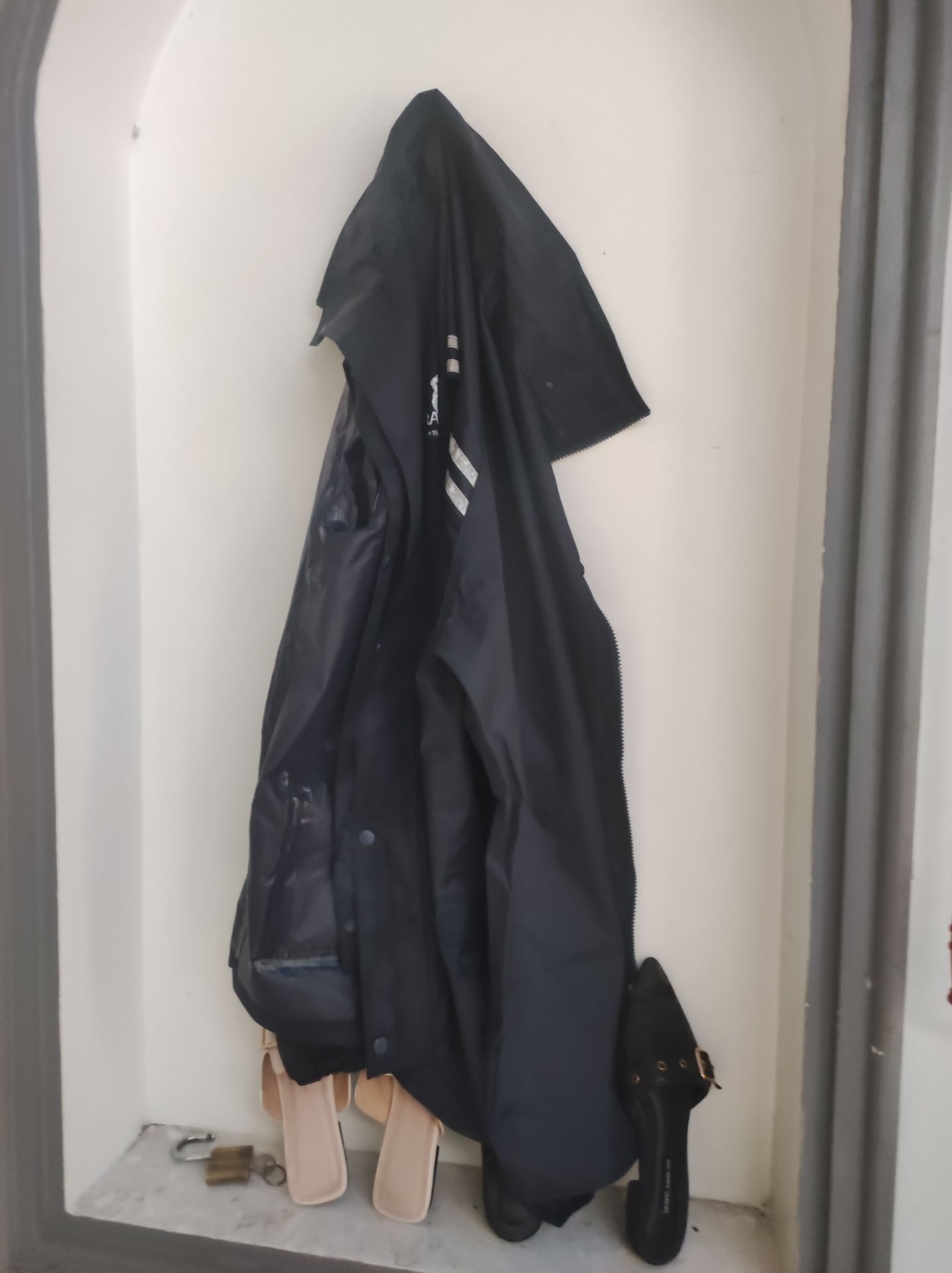 tệ hơn bộ đồ mưa mình mua 250k nữa huhu . đi có đám mưa đa bi thắm ước đồ