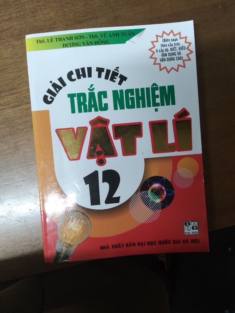 Sách hữu ích, khoa học, nhiều dạng bài. Tự học rất ổn 👍👍👍
ship hàng hơi lâu tuy nhiên hàng giao về rất là oke, ko bị móp, card của shop rấc cute