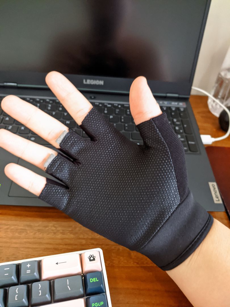 Rẻ, xài ok, tay to thì hơi chật do k có chọn size