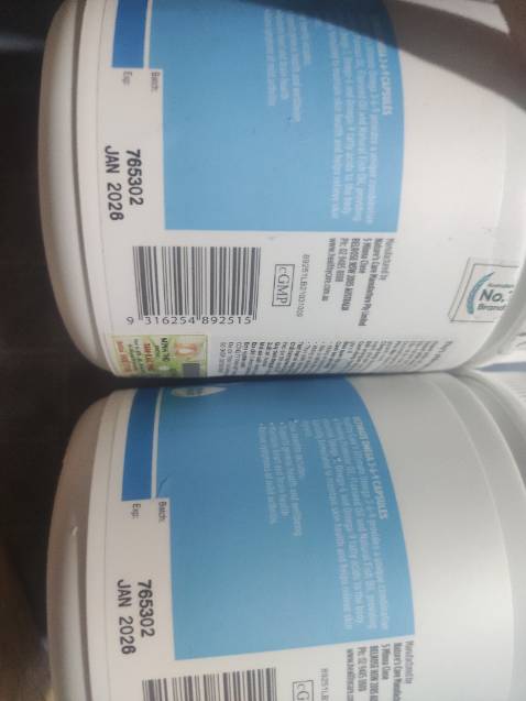 Mua lần sau giá rẻ hơn lần trước gần 100k. Nhưng lạ là date trên hộp in y hệt như nhau. Vỏ thuốc cũng cứng hơn hộp trước, chứ không mềm.