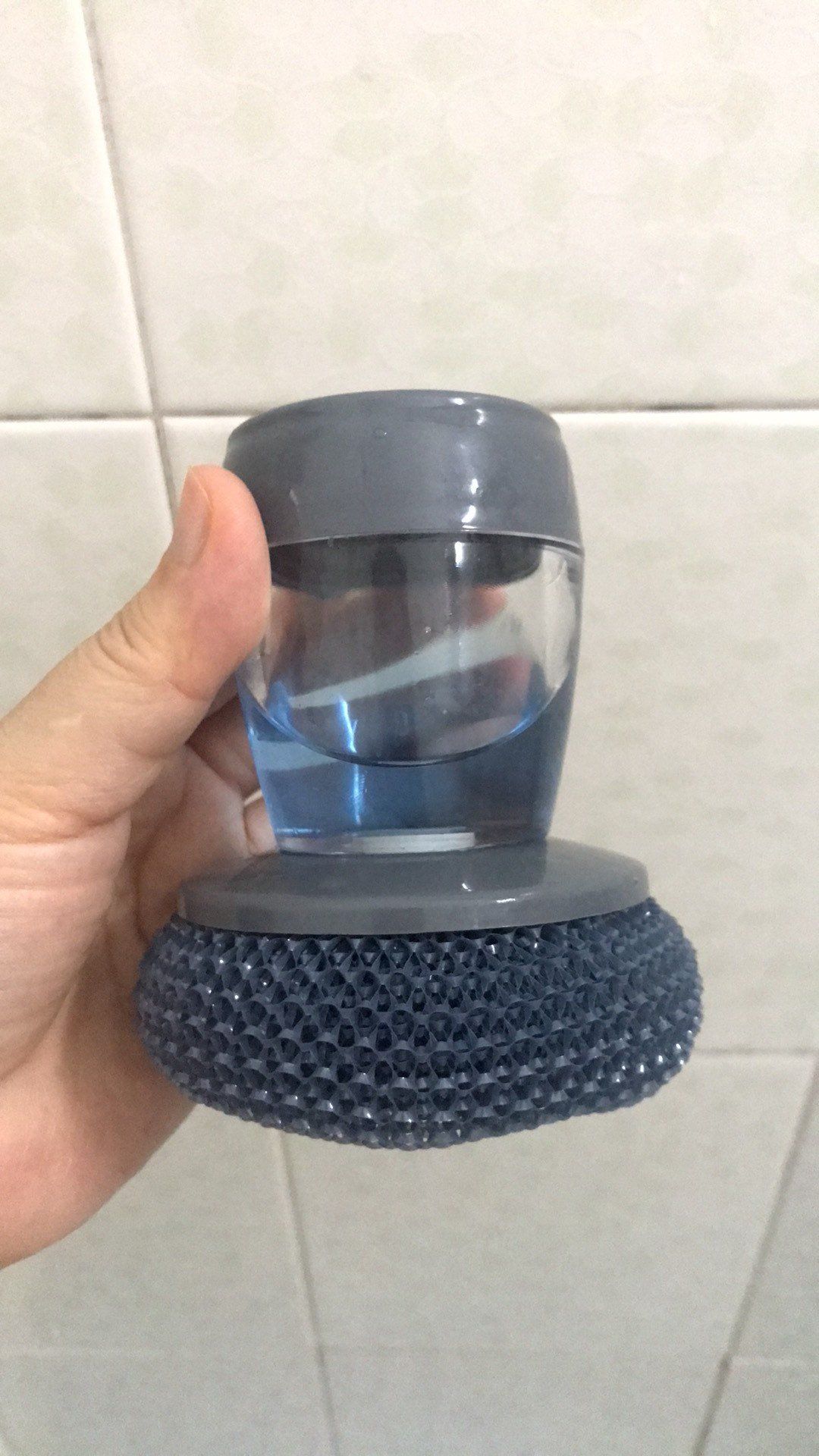 Giao hàng nhanh. Chất lượng đúng. Bơm dầu rửa chén chừng mực theo ý muốn. Cọ nồi chậu rua bát tốt. Tôi thich