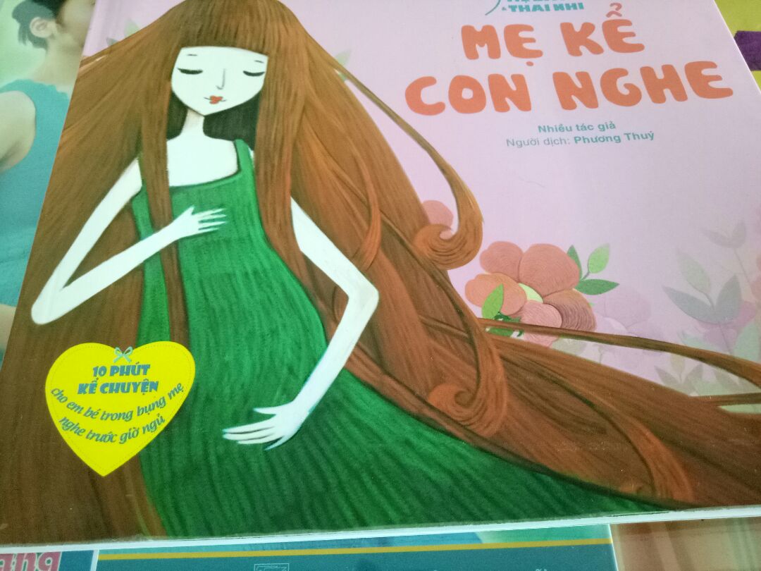 Sách không được bọc Tikicare dù mình đã đăng ký và bị tính là đã dùng. Bìa cạnh dưới sách bị bong lớp nilon ra có vẻ hơi cũ. Nội dung sách dễ hiểu phù hợp nhu cầu chăm thai nhi, sách in màu dễ thương. Mong Tiki làm ăn có TÂM với một khách hàng cũ kỹ như tôi.