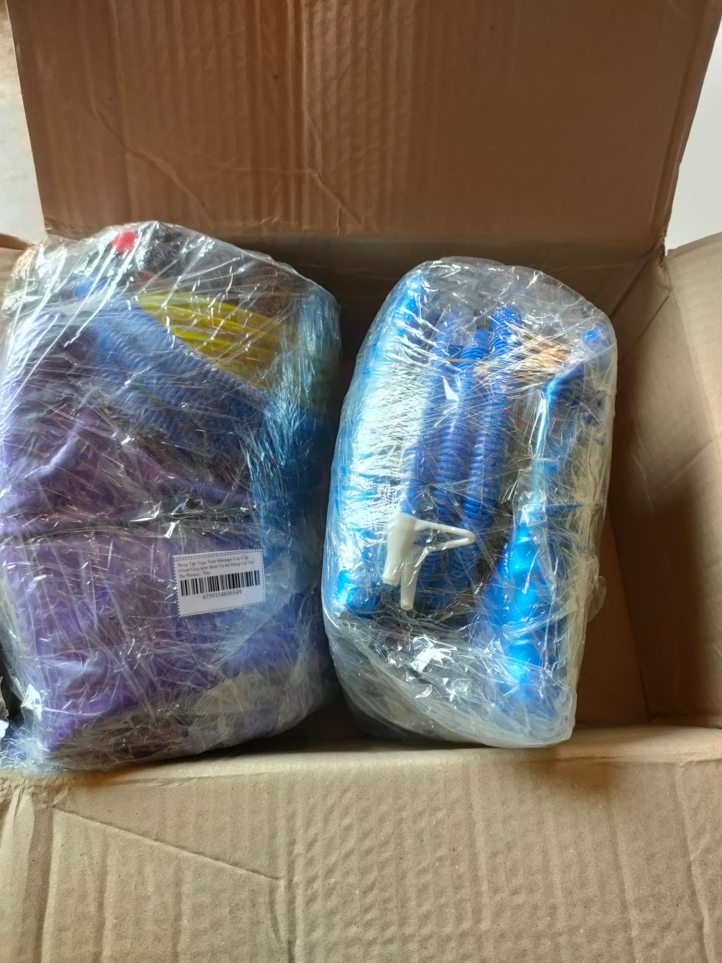 hàng gói cẩn thận, bóng chất liệu tốt, ko bị hôi mùi nhựa. chỉ có điều cái bơm tặng kèm thì hơi tềnh toàng, mất cả tiếng đồng hồ mới bơm đc nha các bạn. may nhà mình có bơm hơi điện. hàng gói cẩn thận, bóng chất liệu tốt, ko bị hôi mùi nhựa. chỉ có điều cái bơm tặng kèm thì hơi tềnh toàng, mất cả tiếng đồng hồ mới bơm đc nha các bạn. may nhà mình có bơm hơi điện.