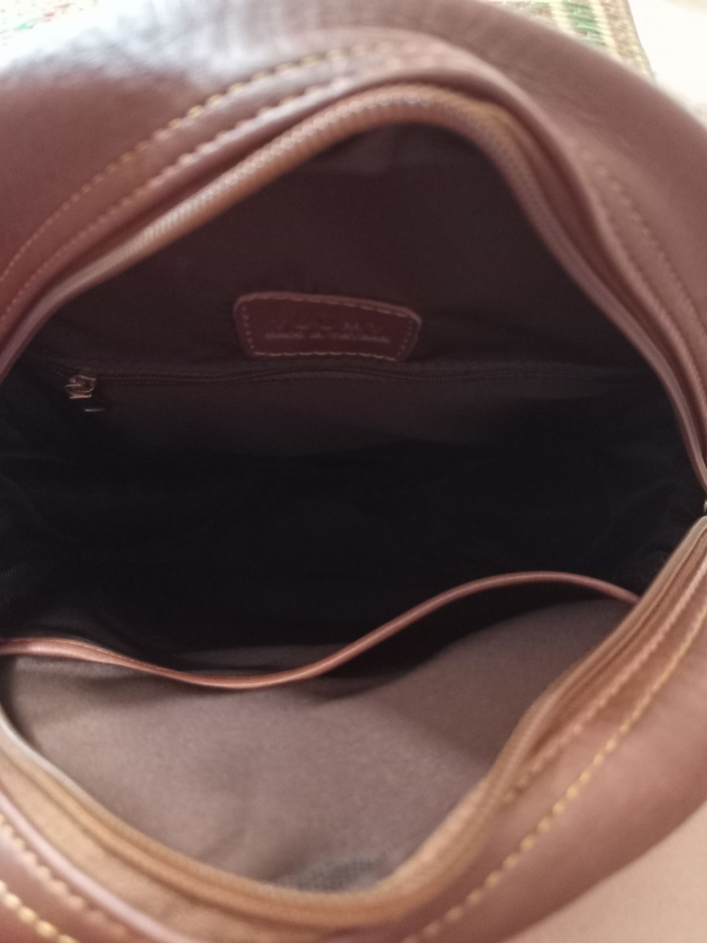 xiu xinh luôn, gửi đung màu đung mẫu, đường may chắc chắn,bao lô có 4 ngăn thoải mái đựng đồ, sẽ ủng hộ shop típ