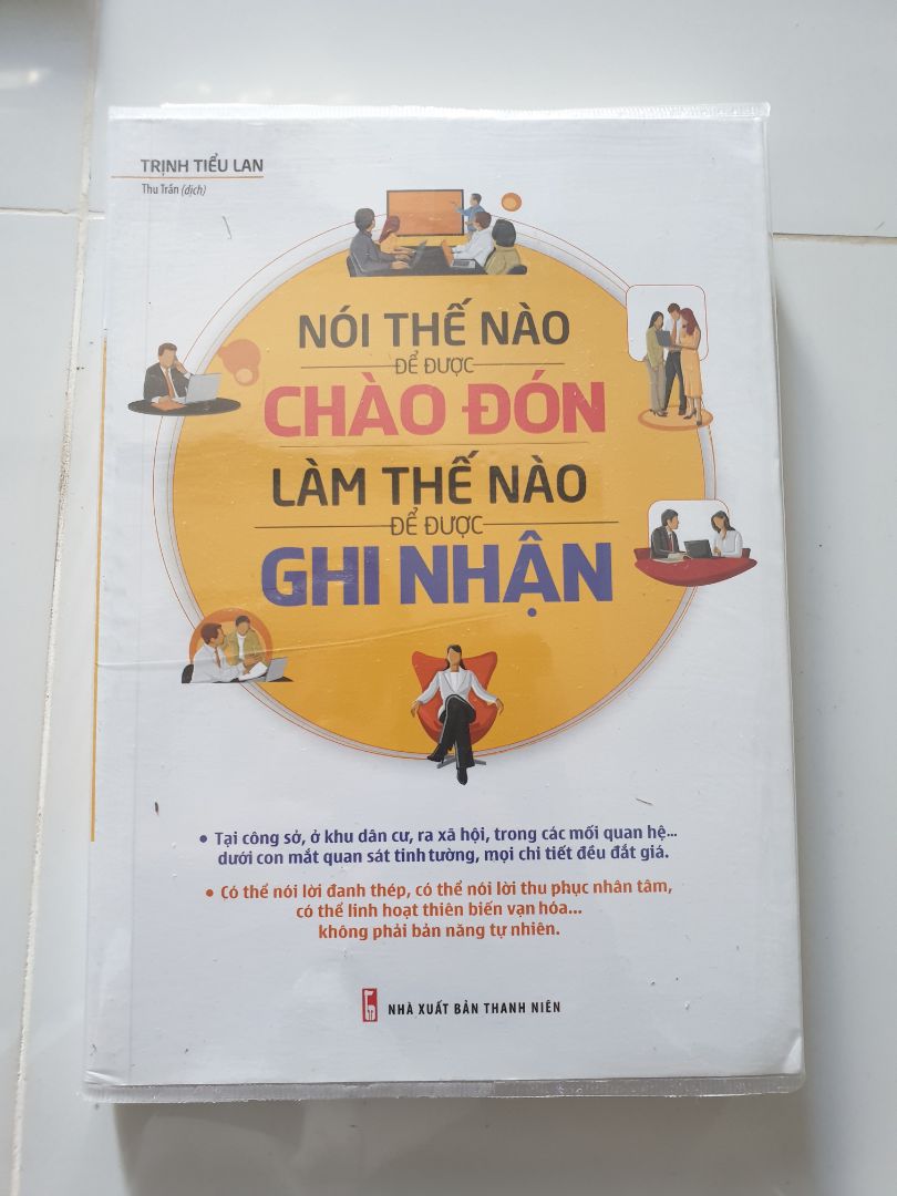 Mép sách hơi cong. Giao hàng nhanh