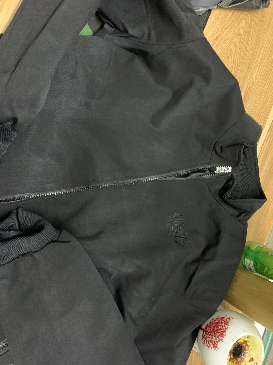 Áo đẹp, quá chất lượng so với giá.
Chất vải kaki đẹp, có một vài sợi chỉ thừa nhưng ko vấn đề gì.
5 sao