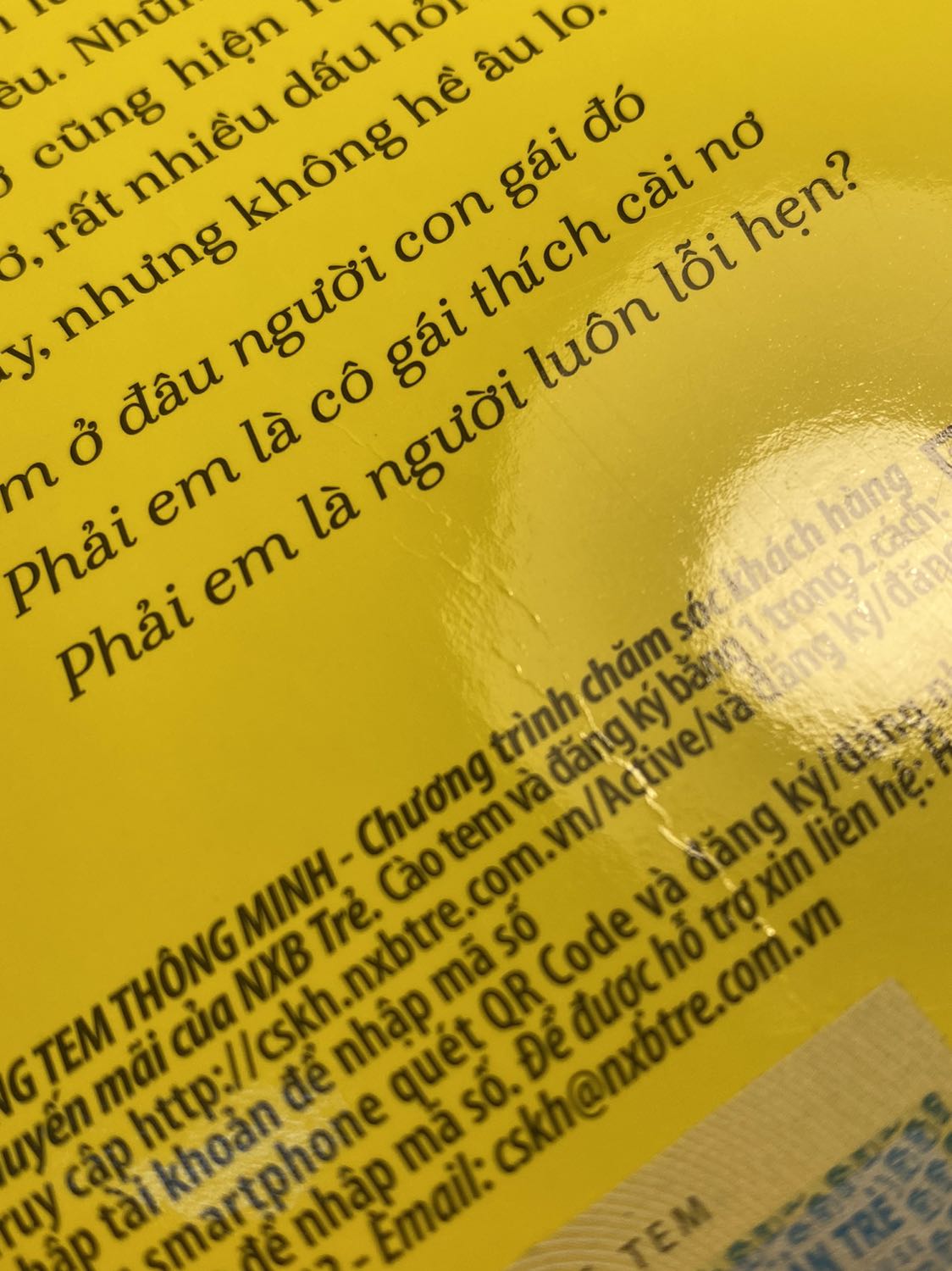 Sách tốt, giảm giá quá trời, còn tặng kèm bookmark và thư gì tui không biết =)) điểm trừ duy nhất của ẻm là không có bọc chống sốc và hơi xước một tí, còn lại đều oki Sách tốt, giảm giá quá trời, còn tặng kèm bookmark và thư gì tui không biết =)) điểm trừ duy nhất của ẻm là không có bọc chống sốc và hơi xước một tí, còn lại đều oki