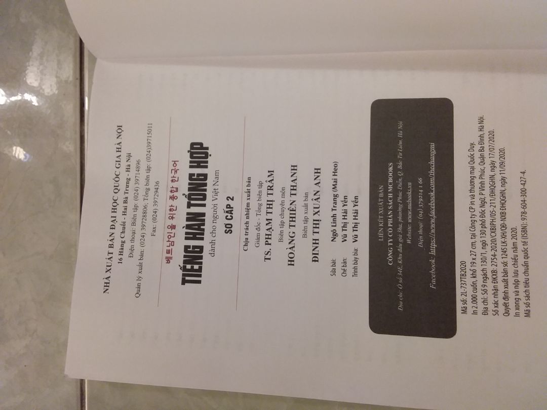 đặt sách bản 2019 vì khong tìm được bản 2020, không ngờ lại được giao bản 2020. đúng là đặt của NXB nên được phiên bản mới nhất, buồn mỗi cái là không được dùng bookcare. sách học mà k có học thì dễ hư.
