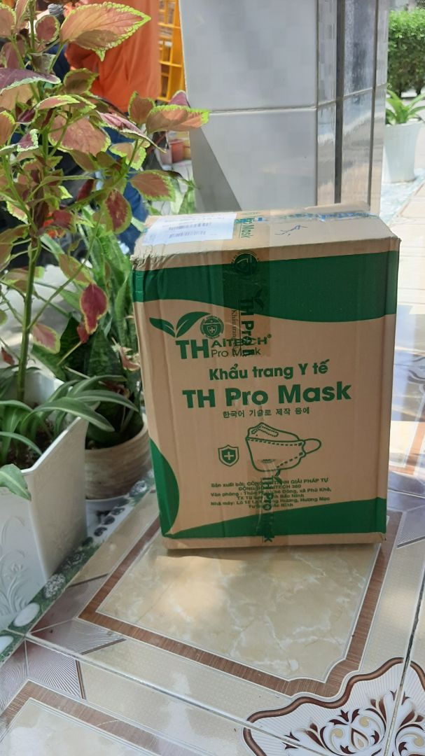 ví quá xuất sắc. giao hàng cực nhanh. có hộp và túi rất sang trọng