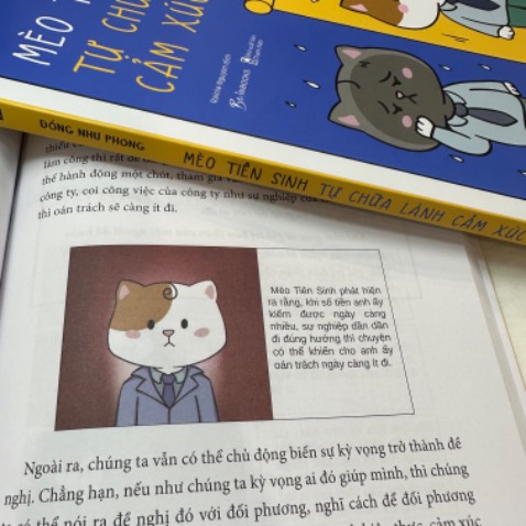 Lúc đầu tui cx chần chừ vì thấy giá bìa hơi cao, cuối cùng qđịnh hốt về thì thấy quá đáng tiền haha. Sách giải quyết những vấn đề tâm lý/cảm xúc thg gặp như là nghiện mua sắm, chán đi làm,… Điểm sáng chính là con Mèo tiên sinh, mỗi lần thấy tranh của nó là buồn cười *** :)))))