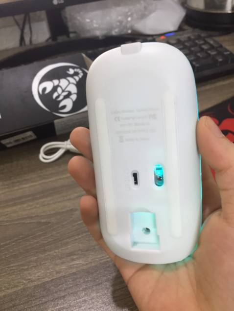 chim ưng, chuột nhạy, dùng sướng tay, thích nhất khoản có đèn led trông khá phê, êm mượt vote 5 sao, có cả tem phiếu bảo hành hẳn hoi nữa nha mn