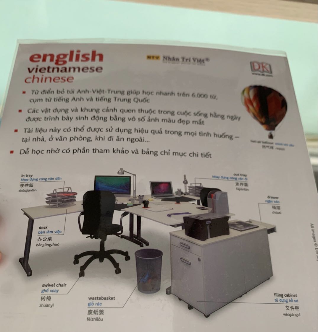 Sách mới giấy bóng đẹp, nội dung hay. 
Hình ảnh màu sắc bắt mắt. Tam ngữ Anh Việt Trung thú vị.
Bọc bookcare chưa chuyên nghiệp lắm vì rách mép 🥹🥹