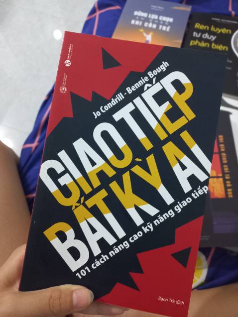 quyển kia chưa đọc cơ mà quyển này viết kh hay, kh sắc sảo mấy, nên lựa chọn quyển khác ạ