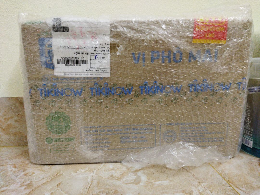 tiki giao hàng nhanh, mình đặt sau 2 hôm đã giao hàng rồi dù ở tỉnh lẻ, giá lại rẻ hơn so với mua ở ngoài nhiều