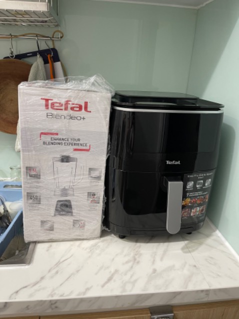 Mua cái nồi chiên tặng cái máy xay, săn sale nên đc giá tốt, tính ra giảm gần 50%, mình rất thik chức năng hấp, đã hấp thử bánh bao, xôi, bánh giò, chiên khoai tây, chả mực, *** veo, mọi thứ đều ngon. Nồi có thêm chức năng tự vệ sinh nữa nên việc vs cũng dễ dàng