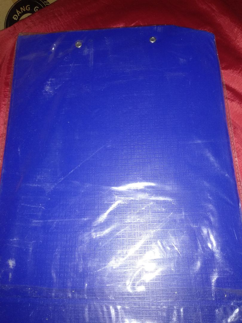 Bìa siêu xịn xò luôn. Phù hợp với trang giấy a4. Được bọc giấy kính nguyên seal. Cực kì hài lòng với sản phẩm. Giao hàng cực nhanh luôn mới đặt hôm qua hôm nay đã có.