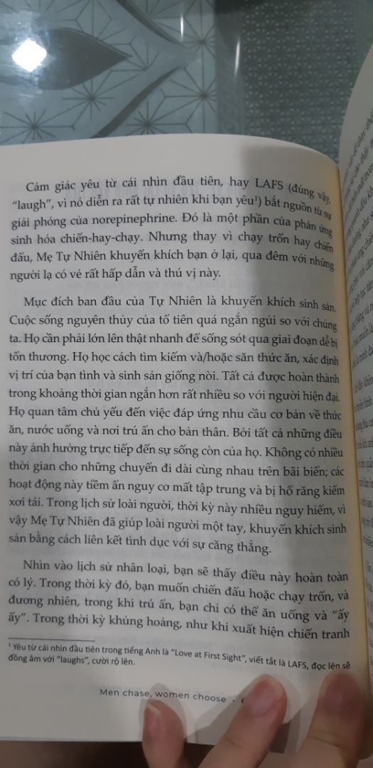 Nội dung cuốn sách khá là thú vị. Đúng hơn là cuốn sách tâm lý dành cho những người mới yêu hoặc đã và đang. Cách phụ nữ yêu? Cách đàn ông yêu? Đã bao giờ các bạn tự hỏi thế nào là yêu chưa? 
Các bạn hãy thử sơt hữu và đọc thật kĩ xem rất là thú vị đấy nhé. Đừng tiếc chi cho một kiến thức. Nội dung cuốn sách khá là thú vị. Đúng hơn là cuốn sách tâm lý dành cho những người mới yêu hoặc đã và đang. Cách phụ nữ yêu? Cách đàn ông yêu? Đã bao giờ các bạn tự hỏi thế nào là yêu chưa? 
Các bạn hãy thử sơt hữu và đọc thật kĩ xem rất là thú vị đấy nhé. Đừng tiếc chi cho một kiến thức.