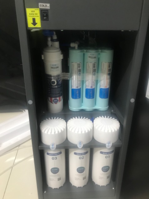 Mấy không lấy được nước, đề nghị trả hàng. Nhân viên kỹ thuật ko biết lắp đặt, tem trên lọc bịt rách.